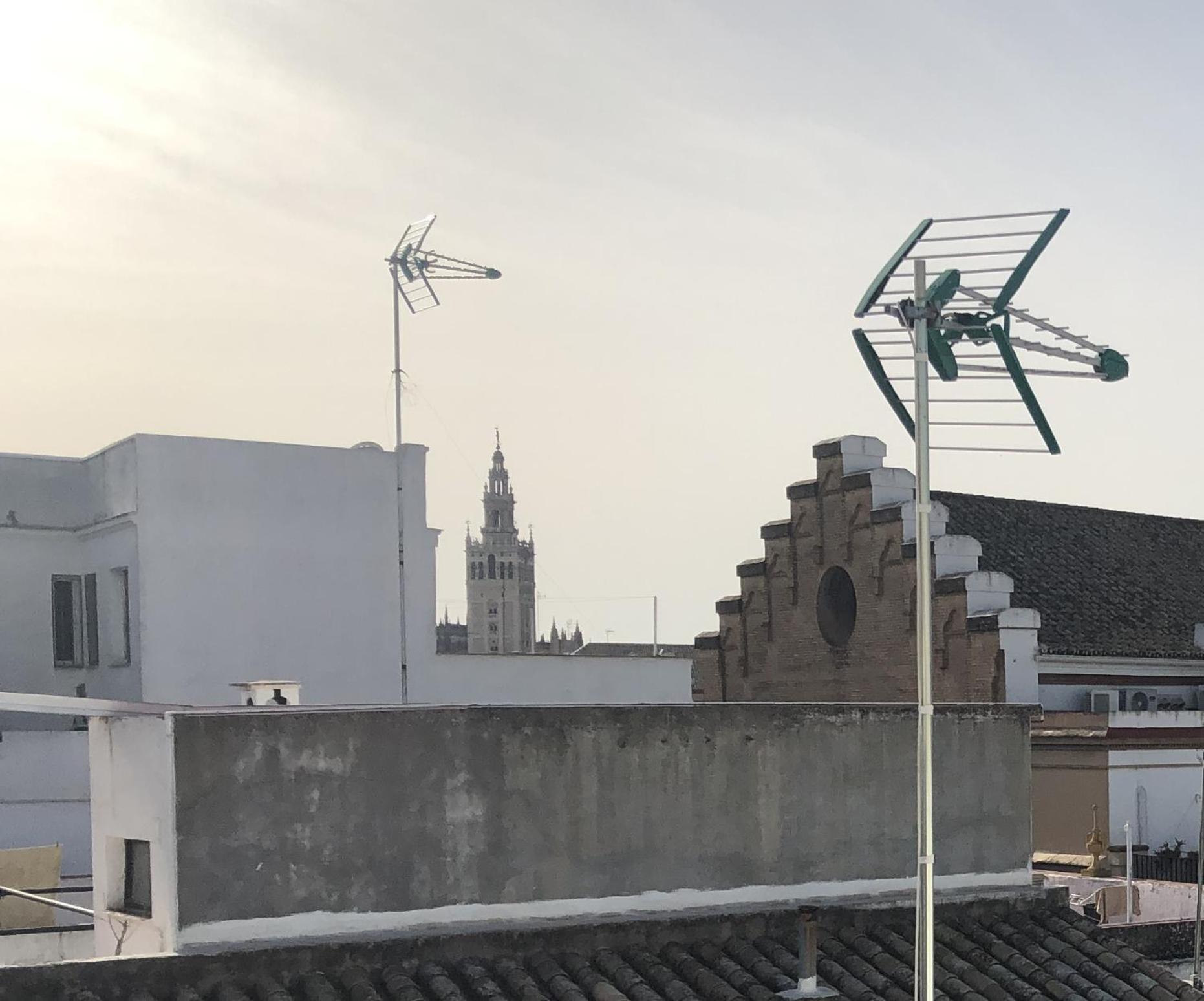In V33-b Sevilla